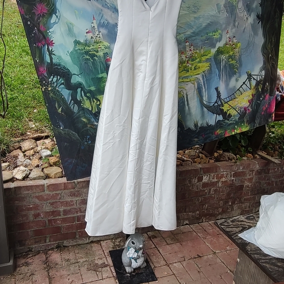 Alfred Angelo ivory size 6 Wedding Dress simple elegant - Picture 6 of 8